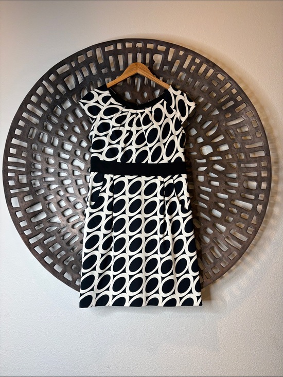 Jessica Howard Dresses & Skirts - 🖤Jessica Howard Black White Sleeveless Circle Print Dress 10P Stretch Midi🖤